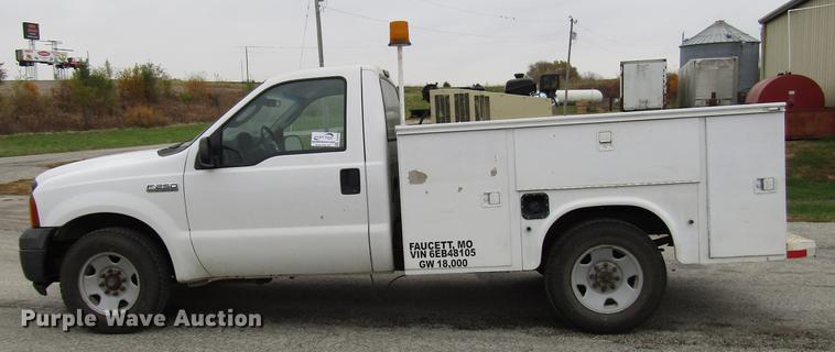 image for item DD3780 2006 Ford F250 Super Duty service truck
