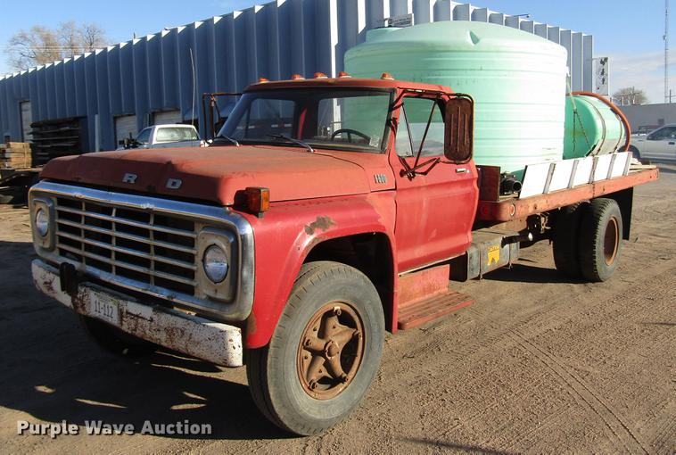 image for item DD3789 1973 Ford F600 flatbed truck