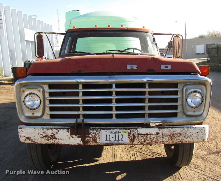 image for item DD3789 1973 Ford F600 flatbed truck