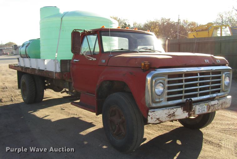 image for item DD3789 1973 Ford F600 flatbed truck