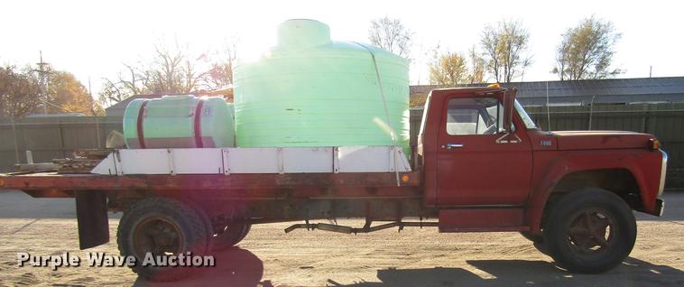 image for item DD3789 1973 Ford F600 flatbed truck
