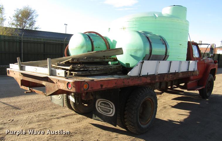 image for item DD3789 1973 Ford F600 flatbed truck