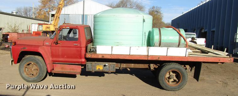 image for item DD3789 1973 Ford F600 flatbed truck