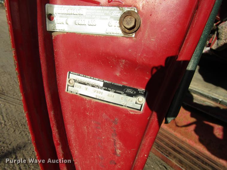 image for item DD3789 1973 Ford F600 flatbed truck