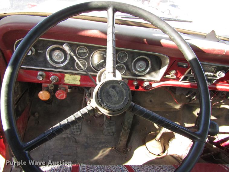 image for item DD3789 1973 Ford F600 flatbed truck