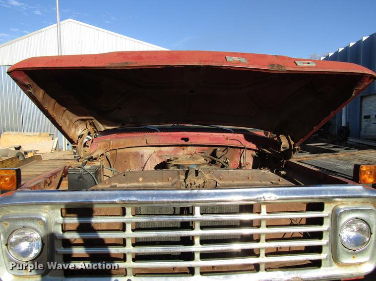 image for item DD3789 1973 Ford F600 flatbed truck