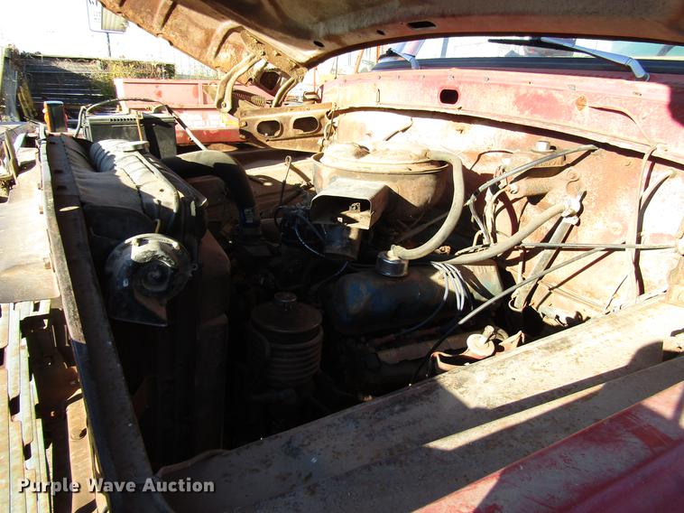 image for item DD3789 1973 Ford F600 flatbed truck