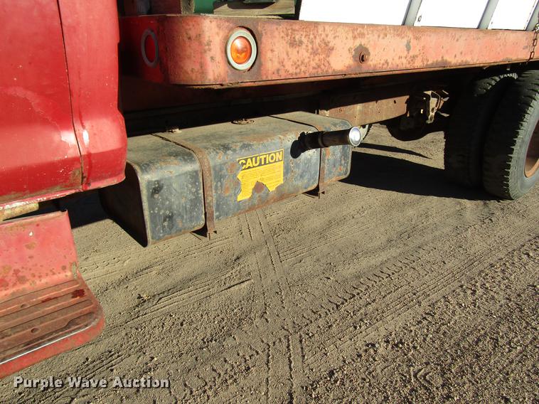 image for item DD3789 1973 Ford F600 flatbed truck