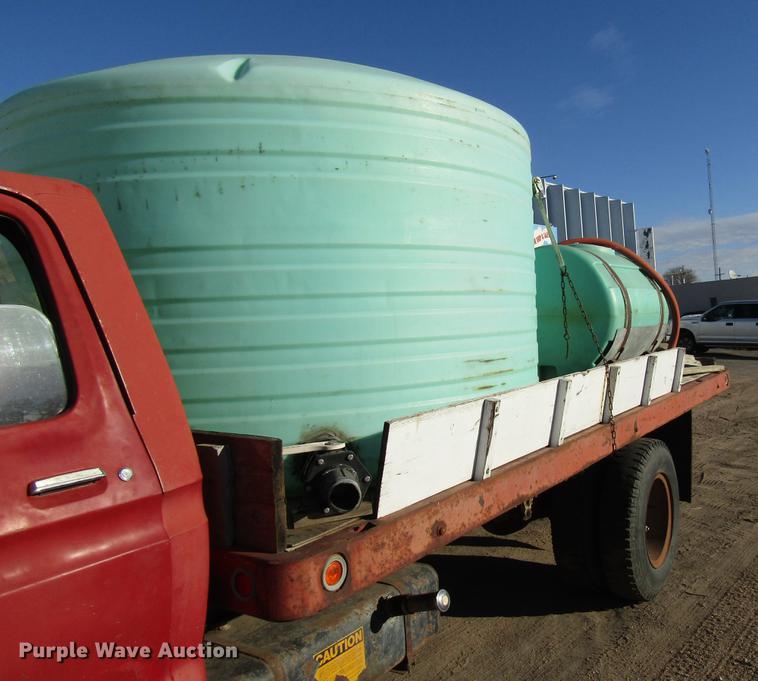 image for item DD3789 1973 Ford F600 flatbed truck