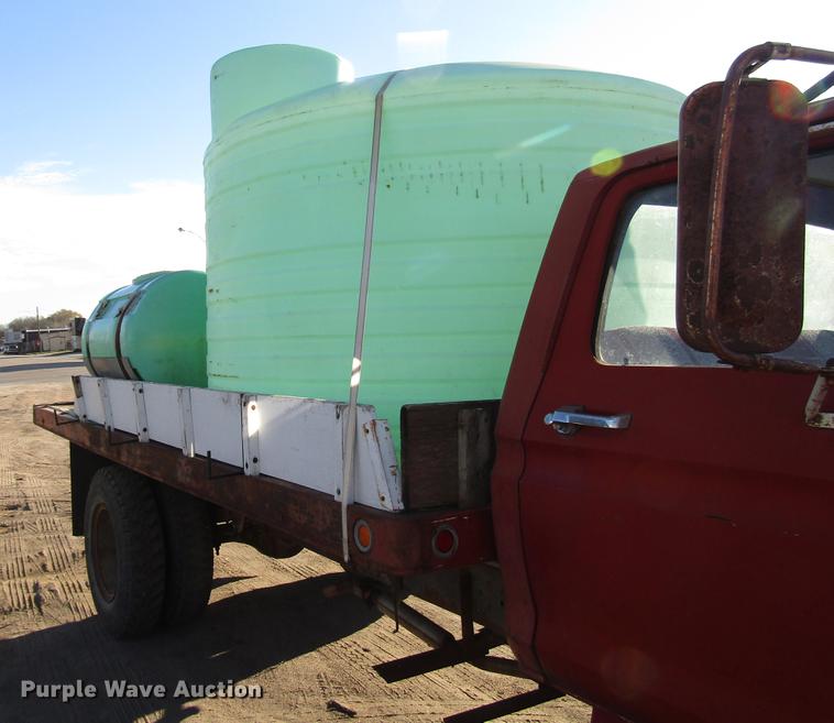 image for item DD3789 1973 Ford F600 flatbed truck