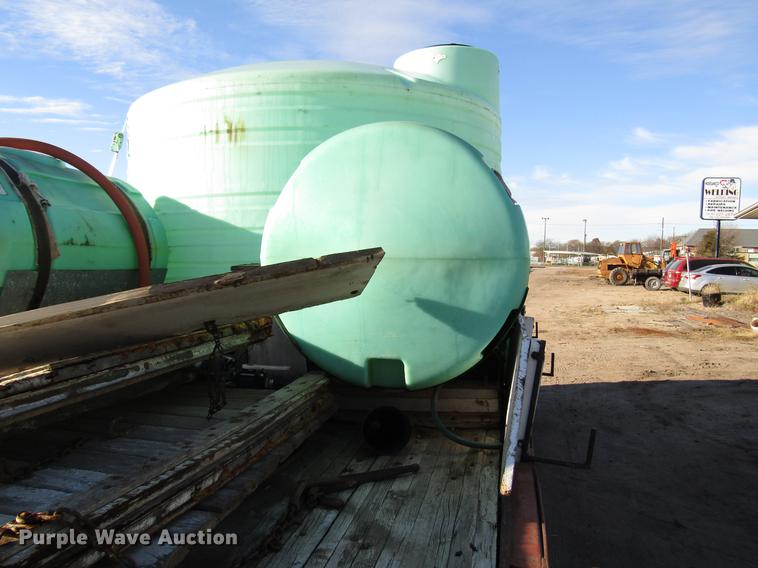 image for item DD3789 1973 Ford F600 flatbed truck