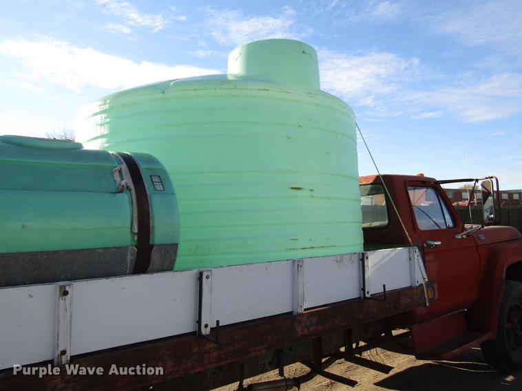 image for item DD3789 1973 Ford F600 flatbed truck