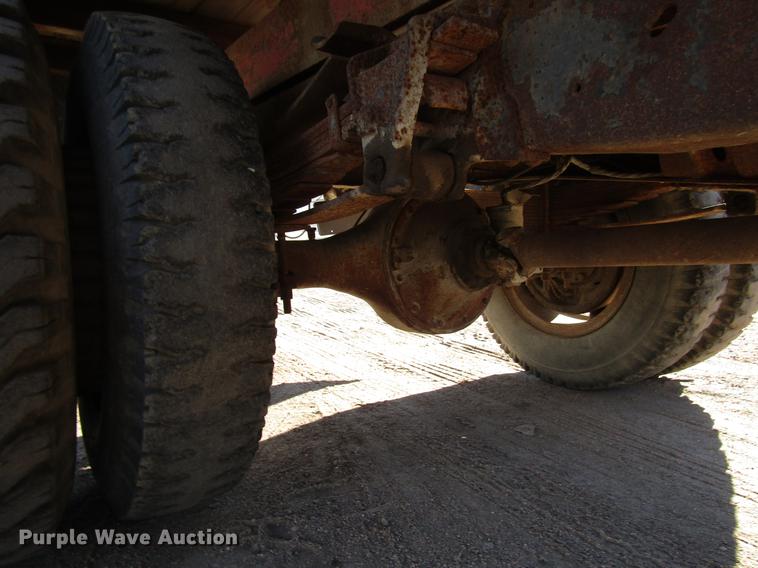 image for item DD3789 1973 Ford F600 flatbed truck