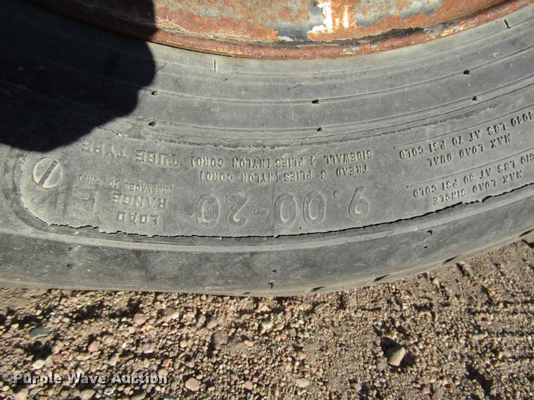 image for item DD3789 1973 Ford F600 flatbed truck