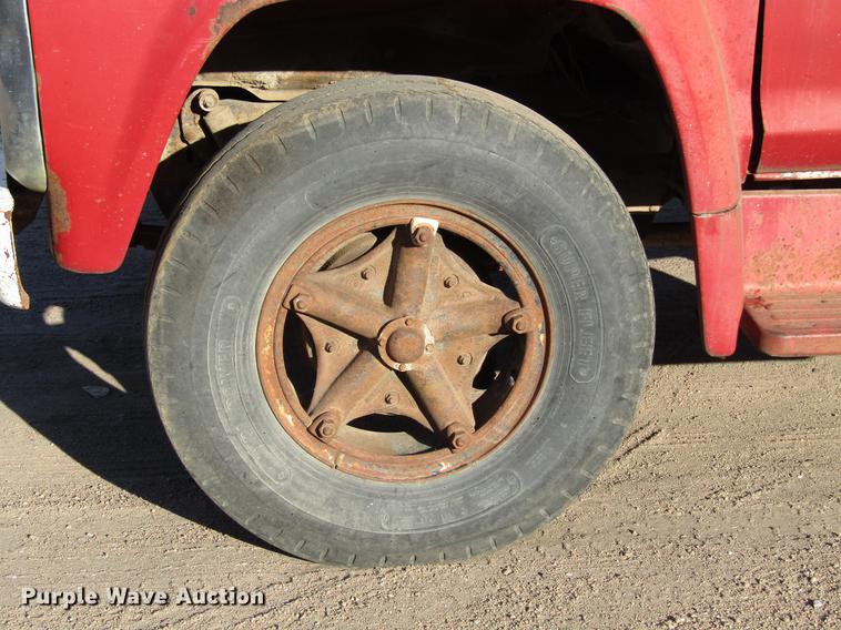 image for item DD3789 1973 Ford F600 flatbed truck