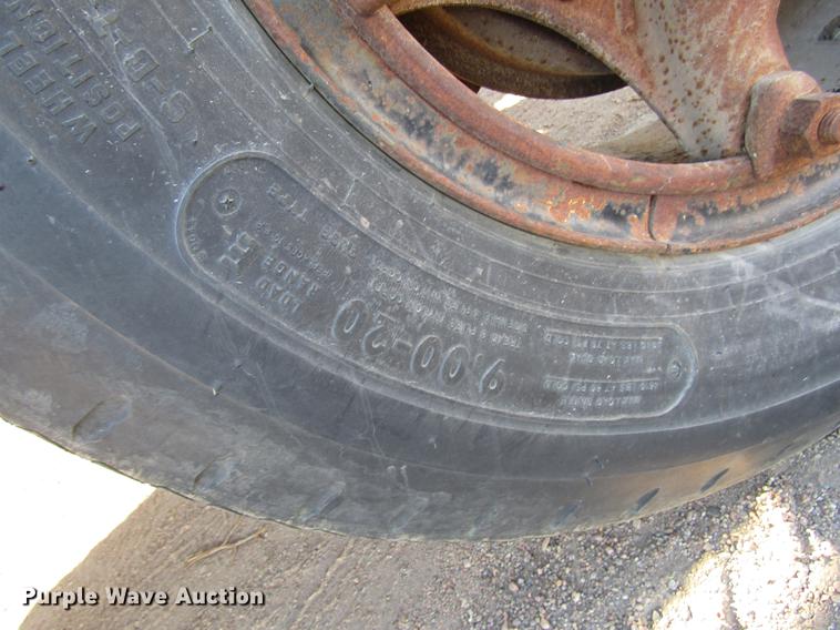 image for item DD3789 1973 Ford F600 flatbed truck