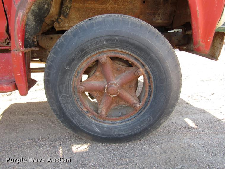 image for item DD3789 1973 Ford F600 flatbed truck