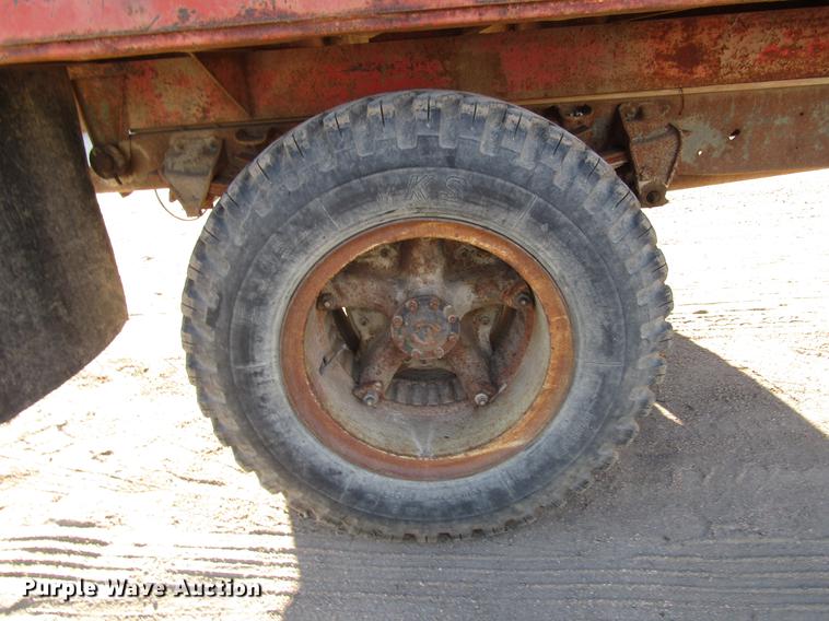 image for item DD3789 1973 Ford F600 flatbed truck