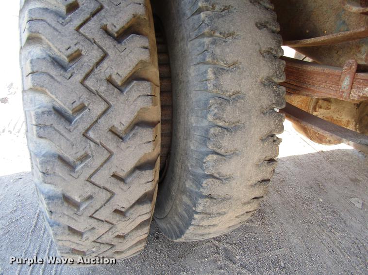 image for item DD3789 1973 Ford F600 flatbed truck