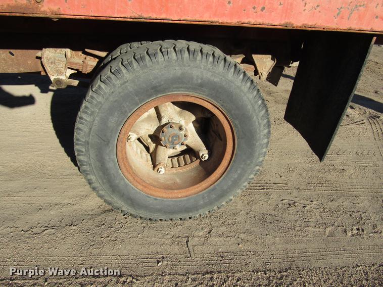 image for item DD3789 1973 Ford F600 flatbed truck