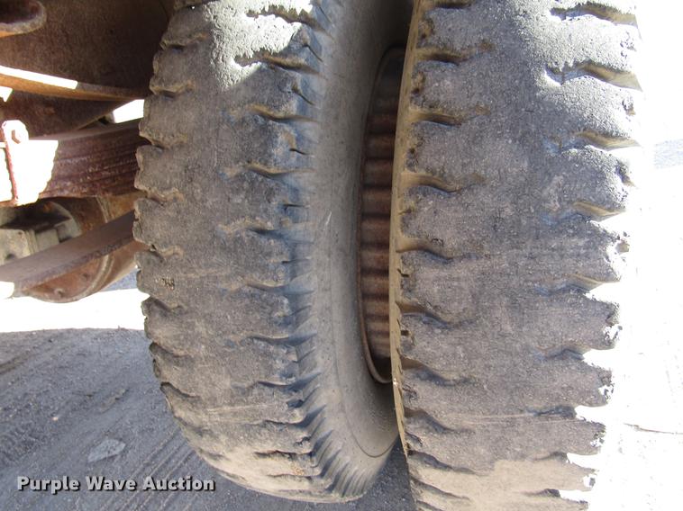 image for item DD3789 1973 Ford F600 flatbed truck