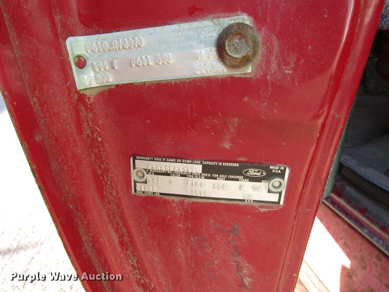 image for item DD3789 1973 Ford F600 flatbed truck