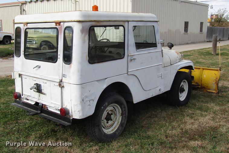 image for item DD3795 1966 Jeep 8322 SUV