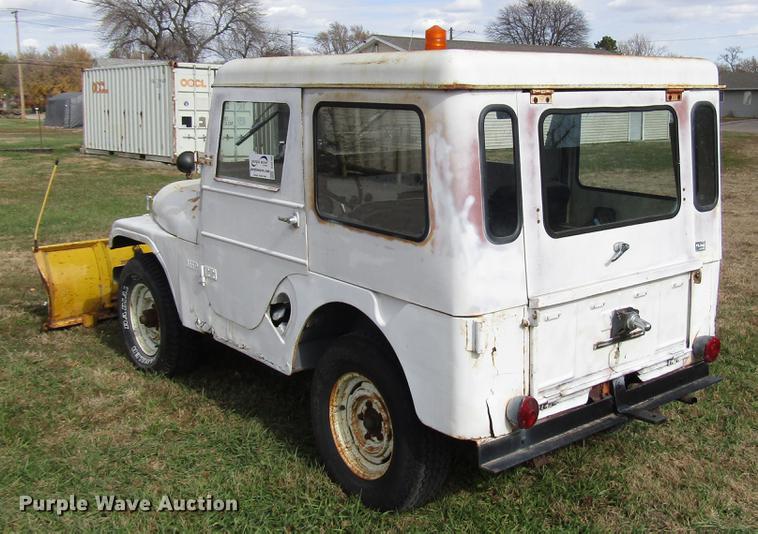 image for item DD3795 1966 Jeep 8322 SUV