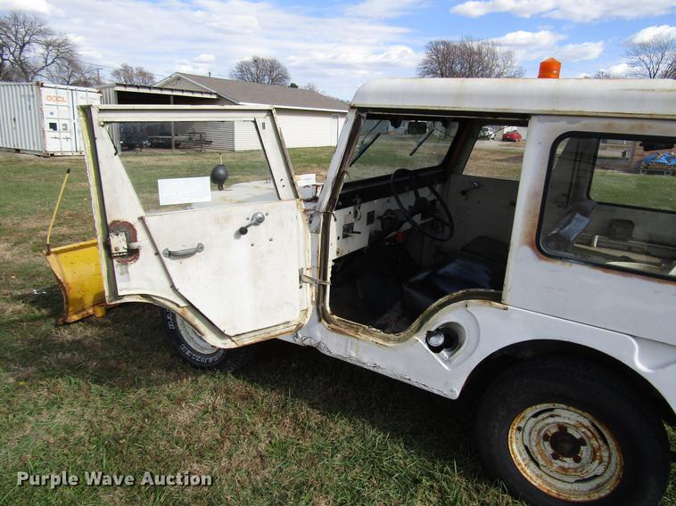 image for item DD3795 1966 Jeep 8322 SUV