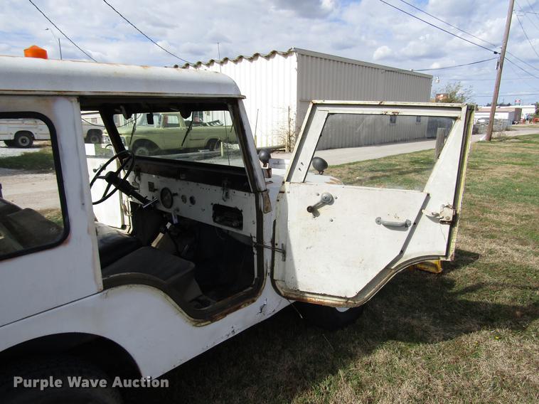 image for item DD3795 1966 Jeep 8322 SUV