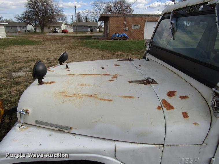 image for item DD3795 1966 Jeep 8322 SUV