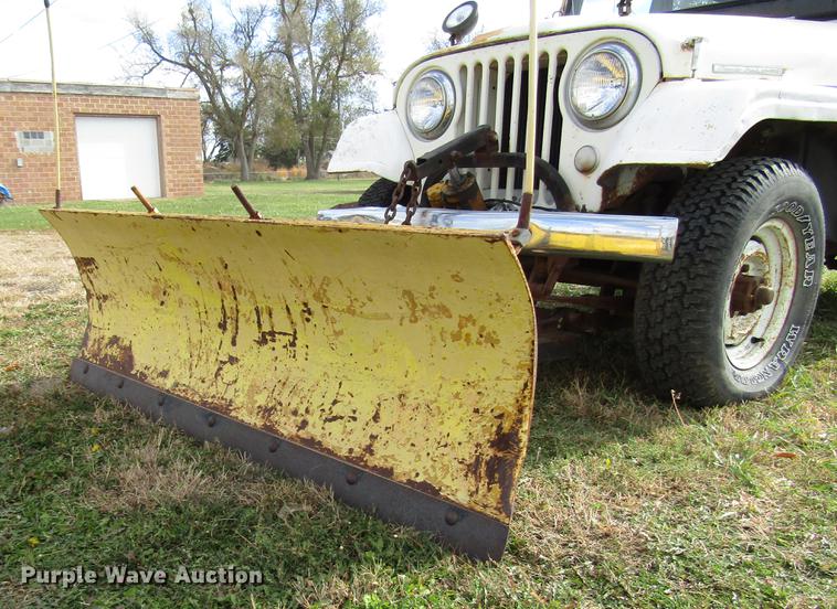 image for item DD3795 1966 Jeep 8322 SUV