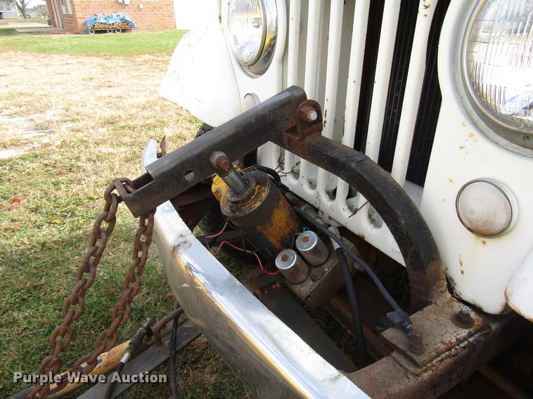 image for item DD3795 1966 Jeep 8322 SUV