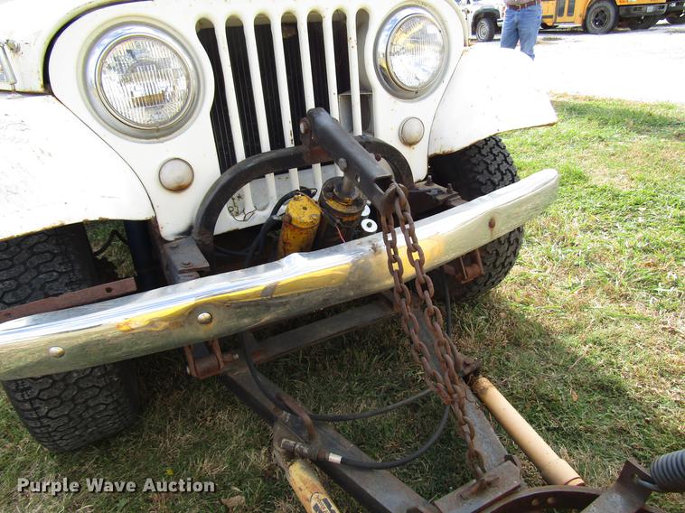 image for item DD3795 1966 Jeep 8322 SUV