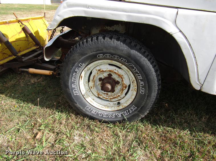 image for item DD3795 1966 Jeep 8322 SUV