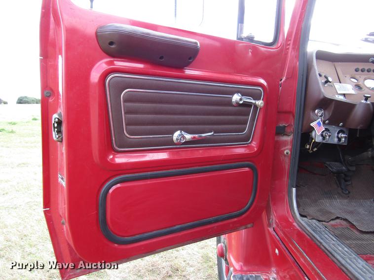 image for item DD3798 1977 Ford 750 fire truck