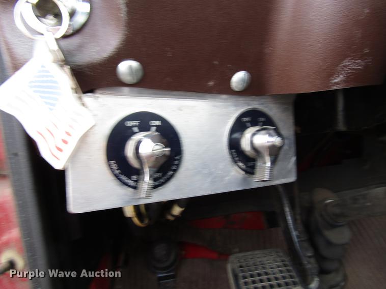 image for item DD3798 1977 Ford 750 fire truck