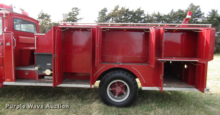 image for item DD3798 1977 Ford 750 fire truck