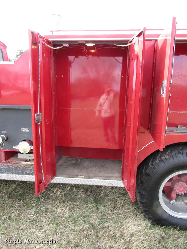 image for item DD3798 1977 Ford 750 fire truck