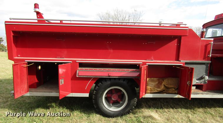 image for item DD3798 1977 Ford 750 fire truck