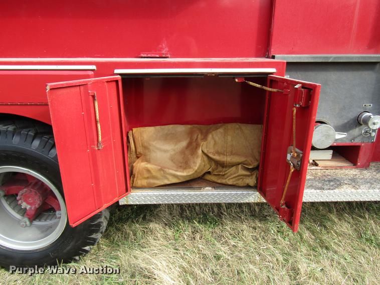 image for item DD3798 1977 Ford 750 fire truck