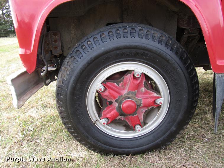 image for item DD3798 1977 Ford 750 fire truck