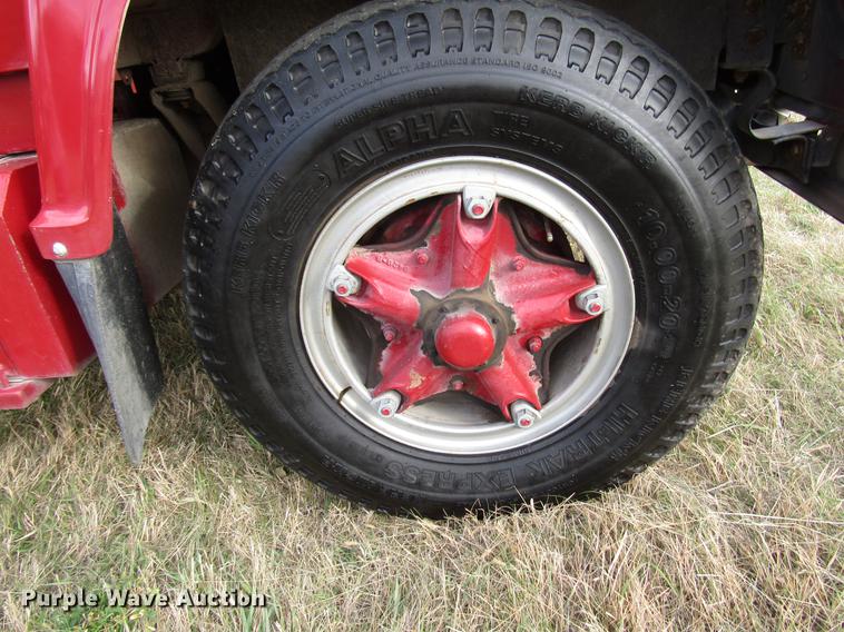 image for item DD3798 1977 Ford 750 fire truck