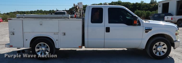 image for item DD5334 2008 Ford F250 Super Duty SuperCab utility bed pickup truck