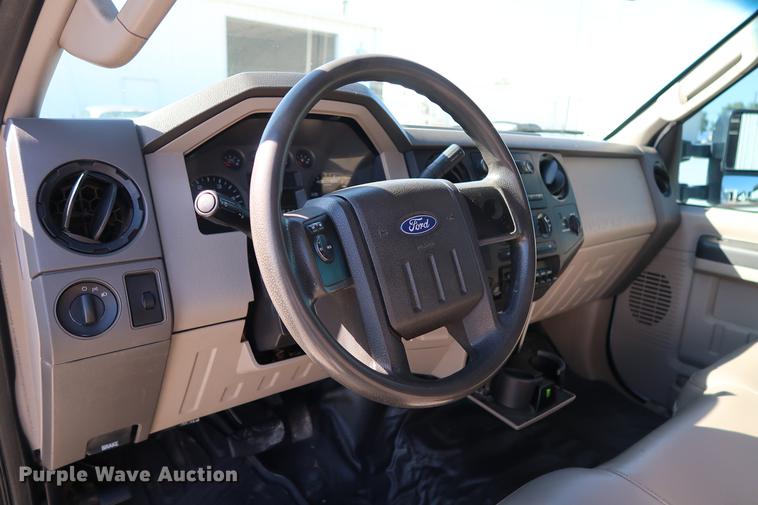 image for item DD5334 2008 Ford F250 Super Duty SuperCab utility bed pickup truck