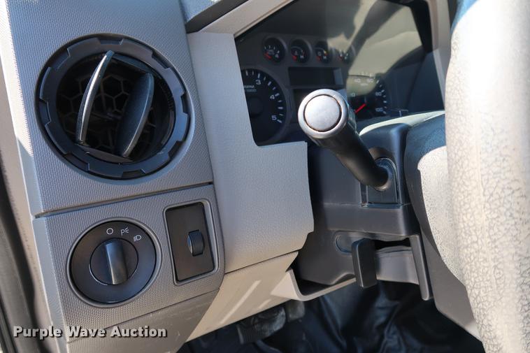 image for item DD5334 2008 Ford F250 Super Duty SuperCab utility bed pickup truck