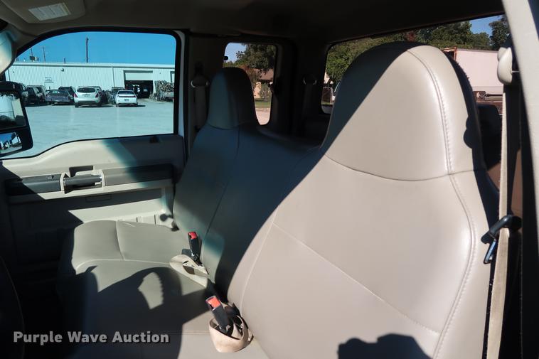 image for item DD5334 2008 Ford F250 Super Duty SuperCab utility bed pickup truck