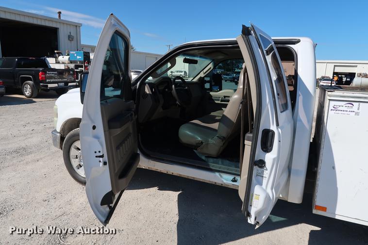 image for item DD5334 2008 Ford F250 Super Duty SuperCab utility bed pickup truck