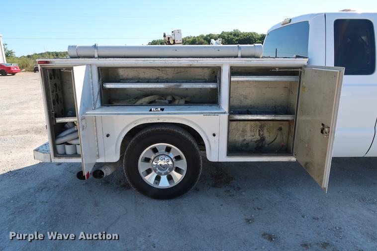 image for item DD5334 2008 Ford F250 Super Duty SuperCab utility bed pickup truck