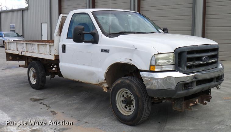 image for item DD5941 2003 Ford F250 Super Duty flatbed pickup truck